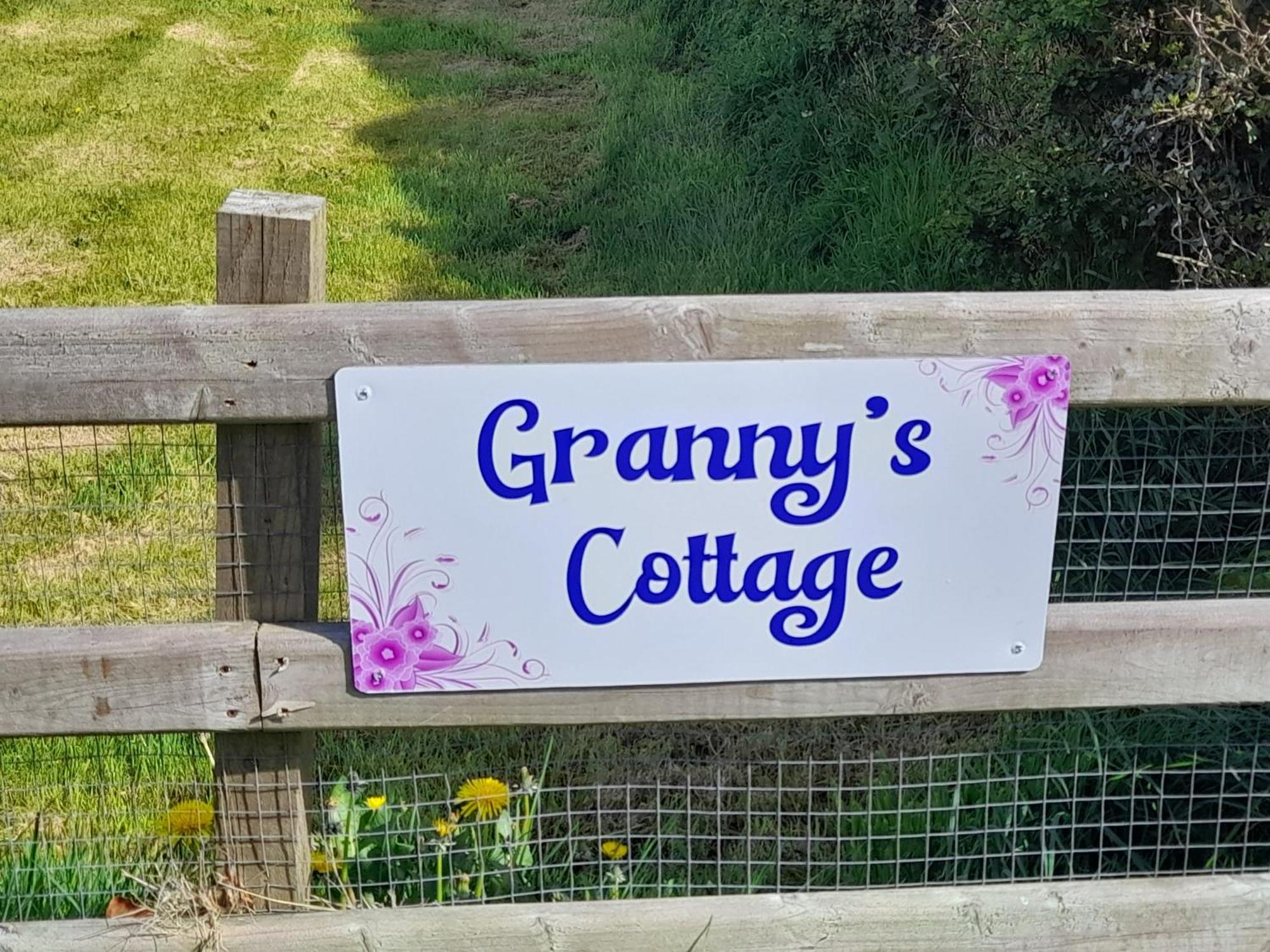 Granny'S Cottage, A Lovely Lakeside Cottage 도니골 외부 사진